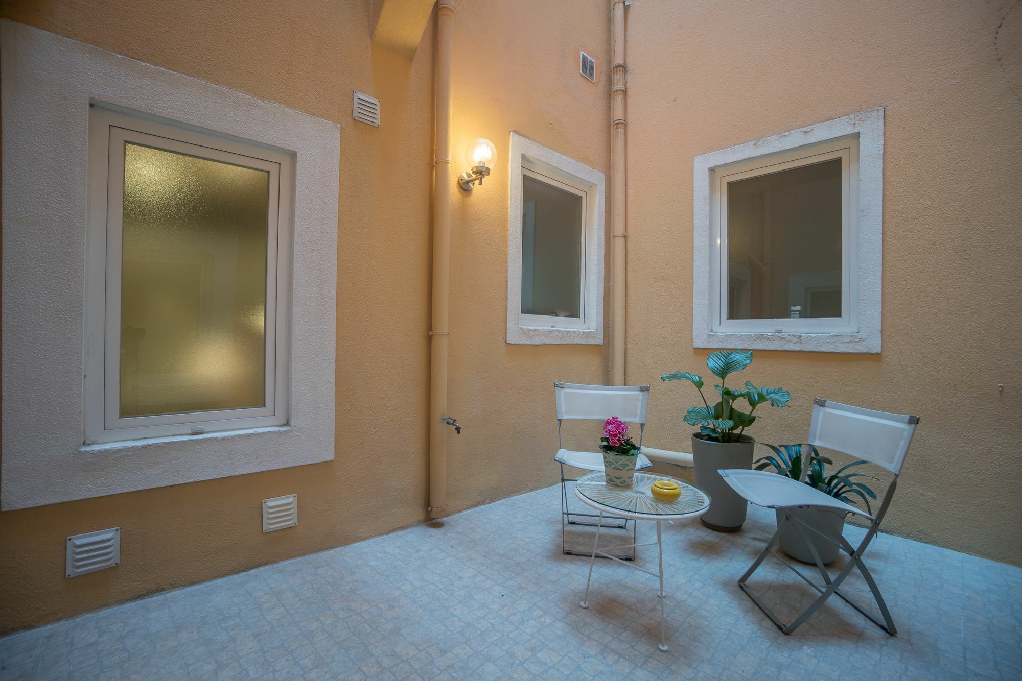 Elegant And Cozy Apartment Lisbon Exterior photo